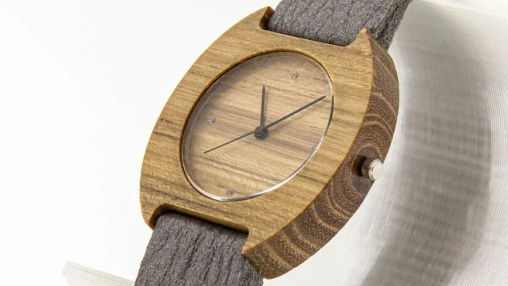 Hodinky z akátového dřeva