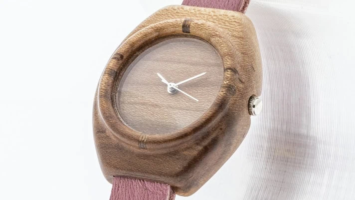 Hodinky z blumového dřeva