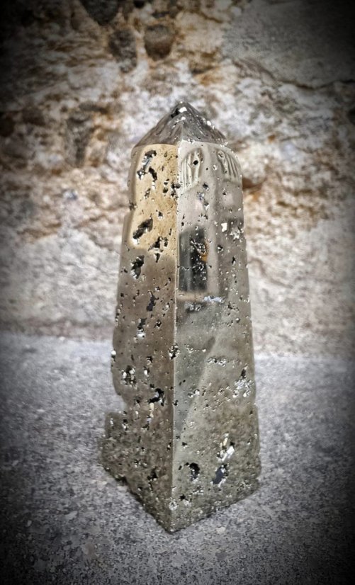 Surové minerály - Pyrit obelisk  SM0590