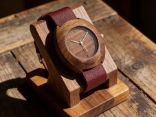 České dřevěné hodinky Club H00524 Bluma