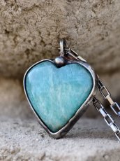 Autorský cínový náhrdelník - Amazonit srdce S0943