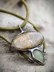 Autorský cínovaný náhrdelník -  Zkamenělý korál S0897