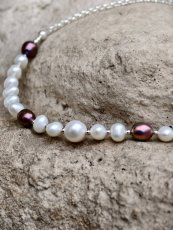 Náhrdelník perlový - „21 perel“: hravá elegance v jemném stříbře S0929