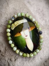 Autorská sklenená brošňa - Na preteky S0893