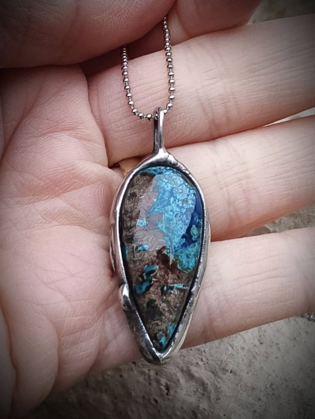 Autorský cínovaný náhrdelník - Chryzokol S0615