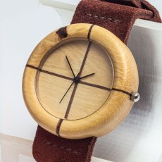 České drevené hodinky Orania H00134 Habr