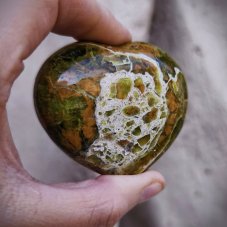 Surové minerály - Zelený Opál srdce SM0847