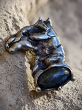 Autorská cínovaná brož - Kůň a Labradorit S0931