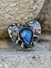 Autorská cínovaná brož - Labradorit v srdci S0936