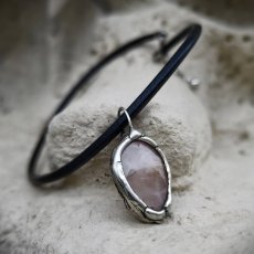 Náhrdelník minerální - Růženín kapka S0735