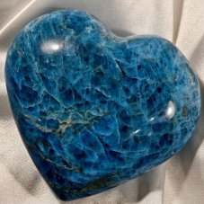 Surové minerály - Srdce Apatit SM0871