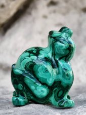 Surové minerály - Malachitová socha žaby SM0857