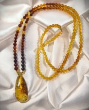 Náhrdelník - Jantár s medailónom, dlhý 80 cm S0887