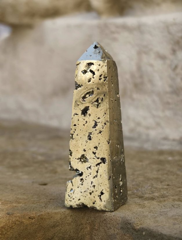 Surové minerály - Pyrit obelisk  SM0590