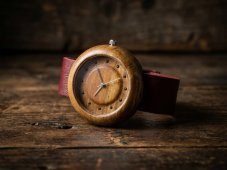 České dřevěné hodinky Jas H00533 Kaštan