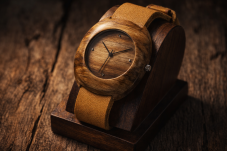 České dřevěné hodinky Club H00521 Kaštan