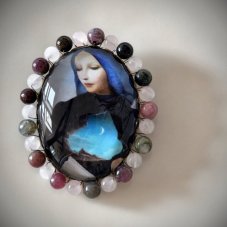 Autorská skleněná brož - Bohyně země S0876