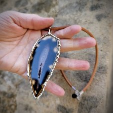 Autorský cínovaný náhrdelník -  Achát ve tvaru listu S0816