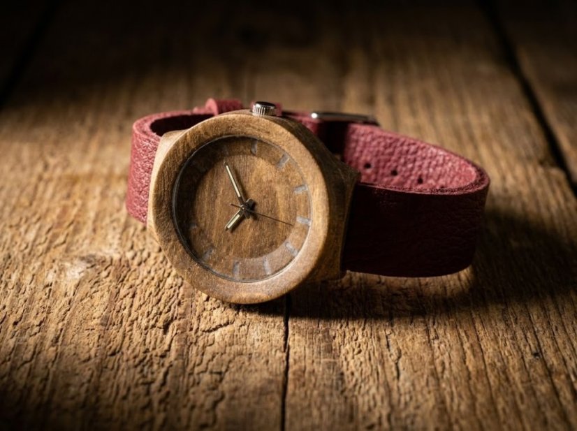 České drevené hodinky Scala H00214 Orech