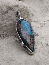 Autorský cínovaný náhrdelník - Chryzokol S0615