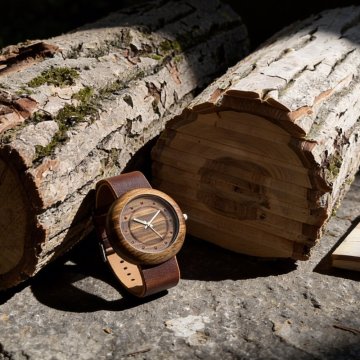 Drevo, vtáky a jedno tajomstvo: Príbeh, ktorý nosíte na zápästí