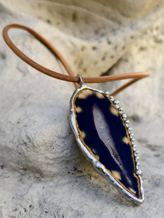 Autorský cínovaný náhrdelník -  Achát ve tvaru listu S0816