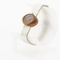 České drevené hodinky Oko H00493 Marhuľa