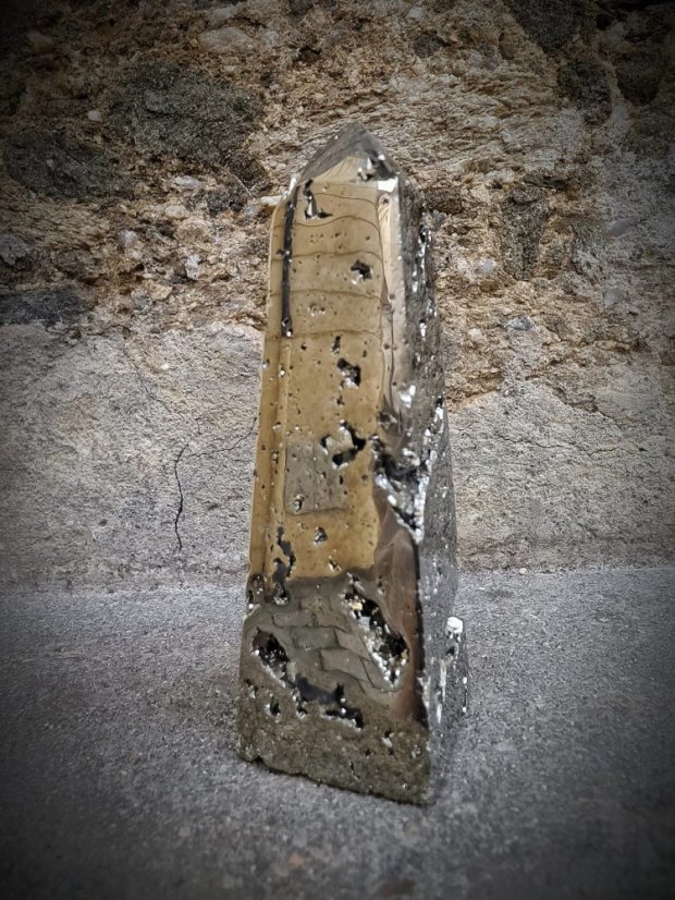 Surové minerály - Pyrit obelisk  SM0590