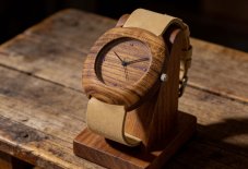 České dřevěné hodinky Club H00522 Meruňka