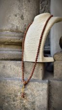 Meditačný náhrdelník - Japa Mála 108 korálok Rudraksha S0814