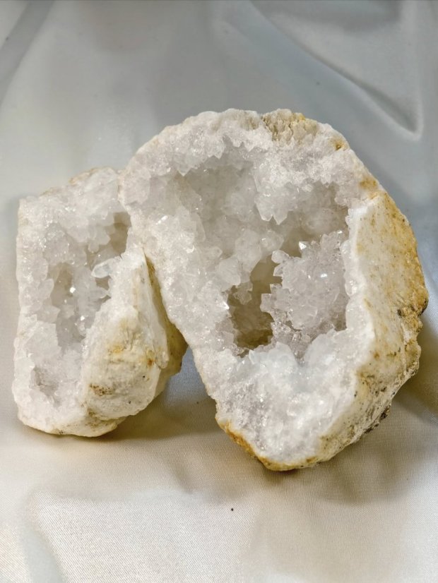 Surové minerály - Křišťál geoda  SM0485