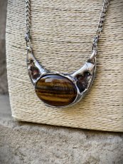 Autorský cínový náhrdelník -  Tygří oko S0942