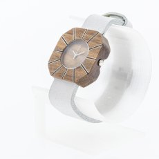 České drevené hodinky Art H00371 Orech