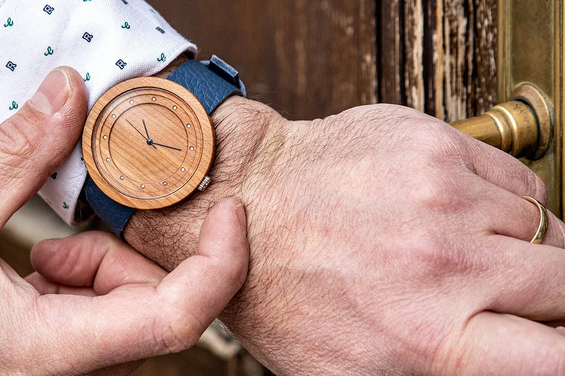 Dčevěné hodinky Excelsior