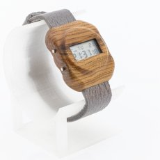 České drevené hodinky Universum H00487 Marhuľa