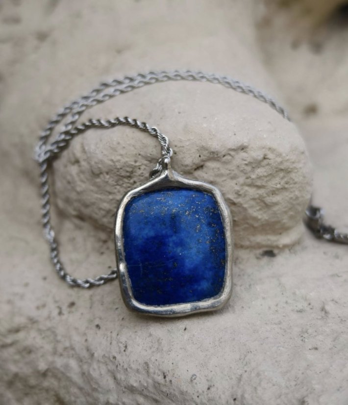 Autorský cínovaný náhrdelník - Lapis lazuli S0546