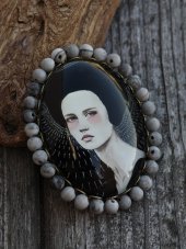 Autorská sklenená brošňa -  Artová dáma S0966