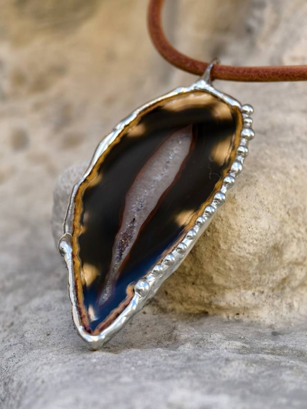 Autorský cínovaný náhrdelník -  Achát ve tvaru listu S0816