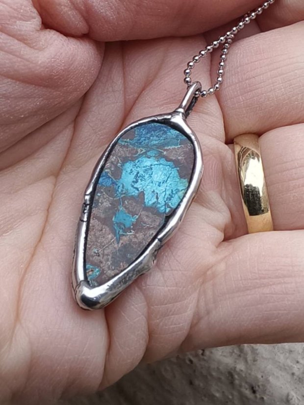 Autorský cínovaný náhrdelník - Chryzokol S0615