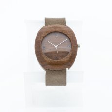 České dřevěné hodinky Club H00421 Slivoň Bluma
