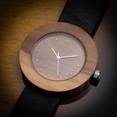 České dřevěné hodinky Jalta H00390 Hruška