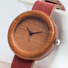 České dřevěné hodinky Orania H00083 Třešeň