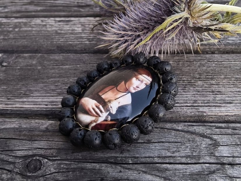 Autorská skleněná brož - Dáma s hranostajem S0776