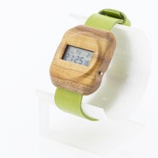 České dřevěné hodinky Universum H00489 Javor