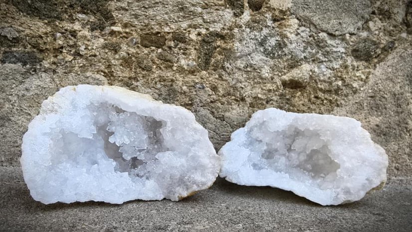 Surové minerály - Křišťál geoda  SM0485