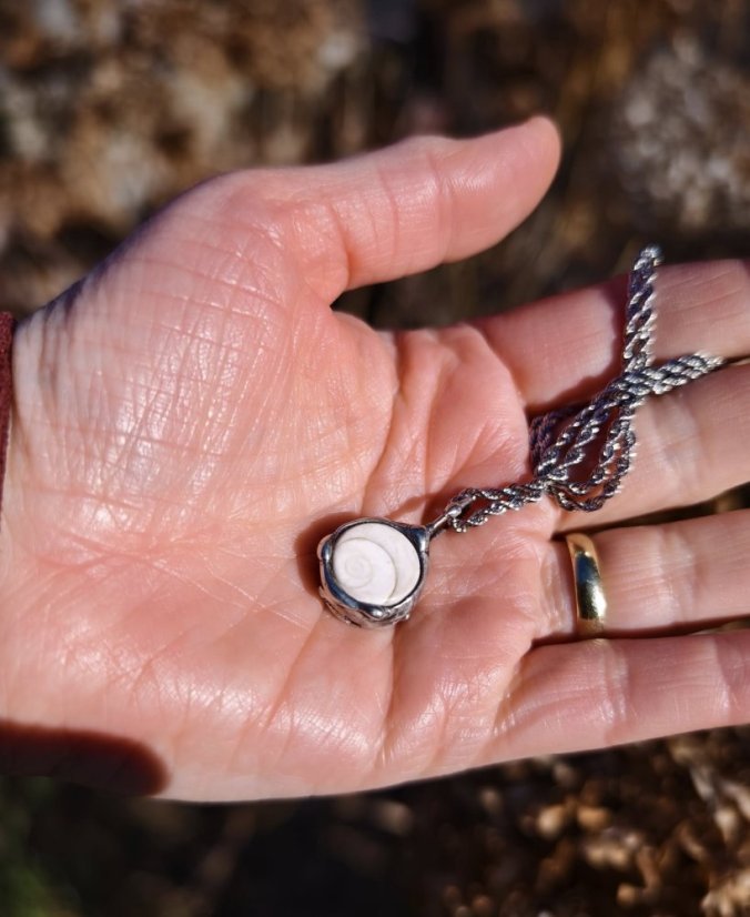 Autorský cínový náhrdelník - Shiva Shell S0474
