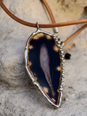 Autorský cínovaný náhrdelník -  Achát ve tvaru listu S0816