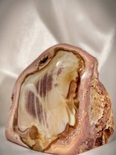 Surové minerály - Socha Jaspis SM0653