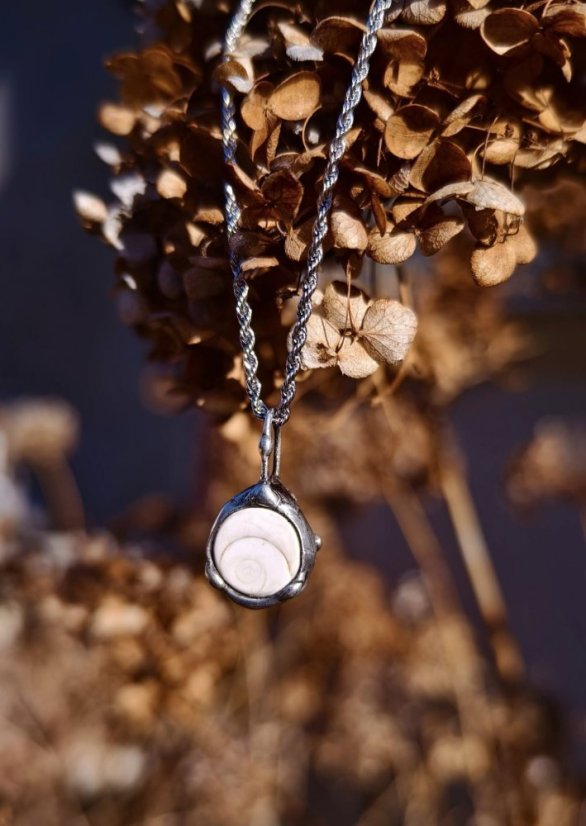 Autorský cínový náhrdelník - Shiva Shell S0474