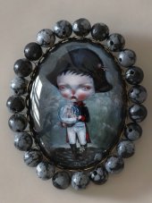 Autorská skleněná brož - Malý Napoleón S0875